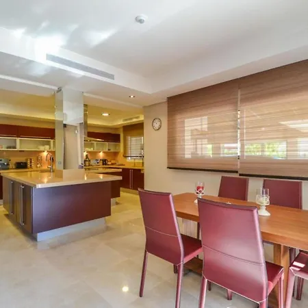 Villa Impressive With Panoramic Views Of The Sea *