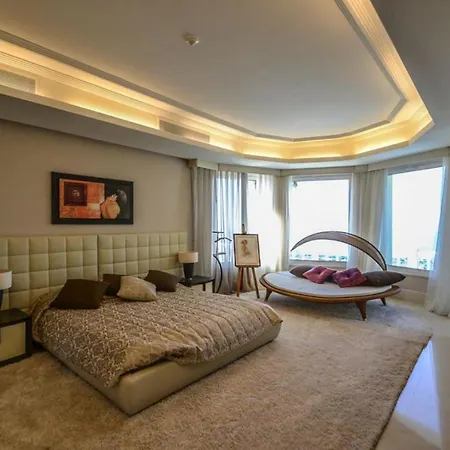Villa Impressive With Panoramic Views Of The Sea *