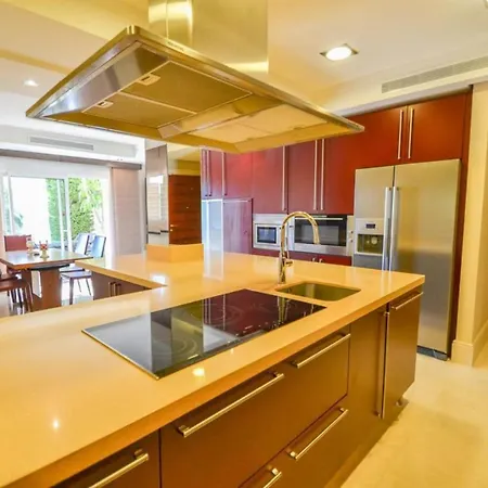 Villa Impressive With Panoramic Views Of The Sea
